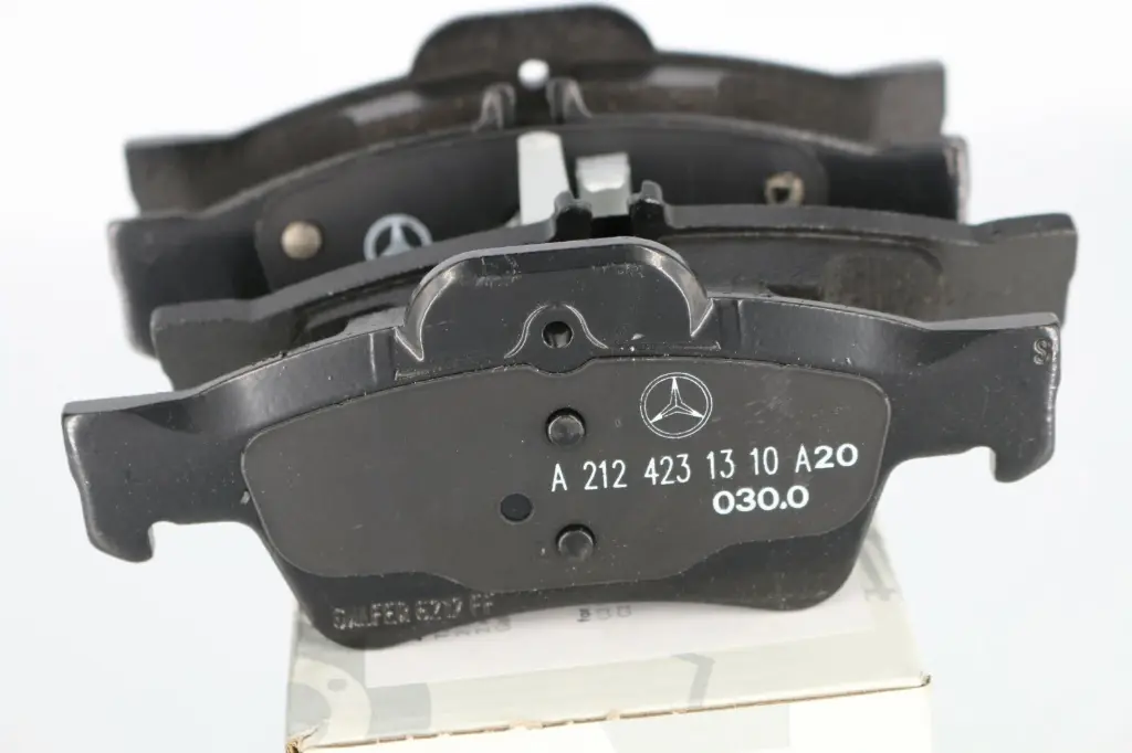 MERCEDES -BENZ  (W220/211/212/221), Brake pad set Rear Axle, 