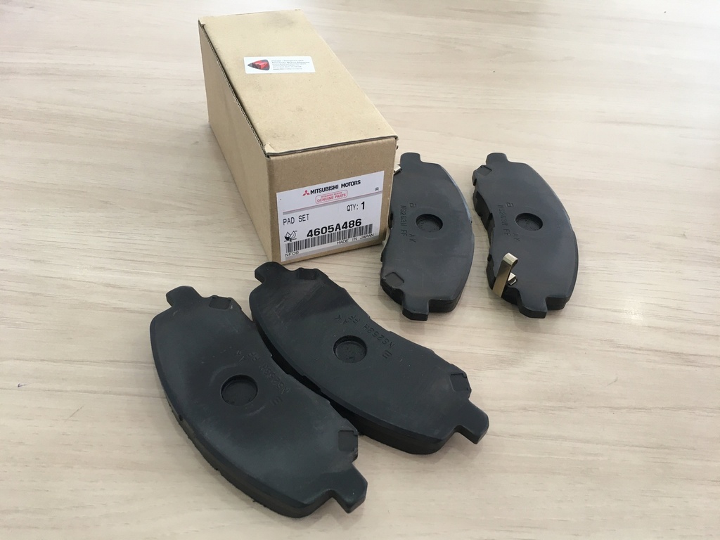 MITSUBISHI Brake pad set 4605A487 / V73W, V75W,V78W,GA3W,CY4A