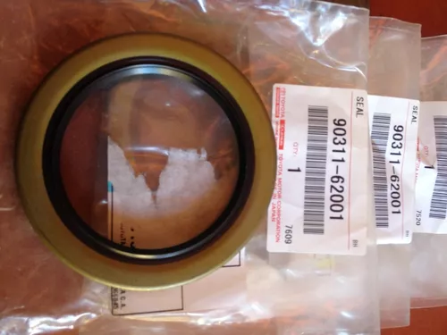 [90311-62001] Toyota, SEAL, OIL (FOR FRONT AXLE HUB),RH/LH, 90311-62001